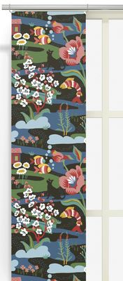 Illustrativ gardin med rika färger och sagomotiv mot mörk botten.