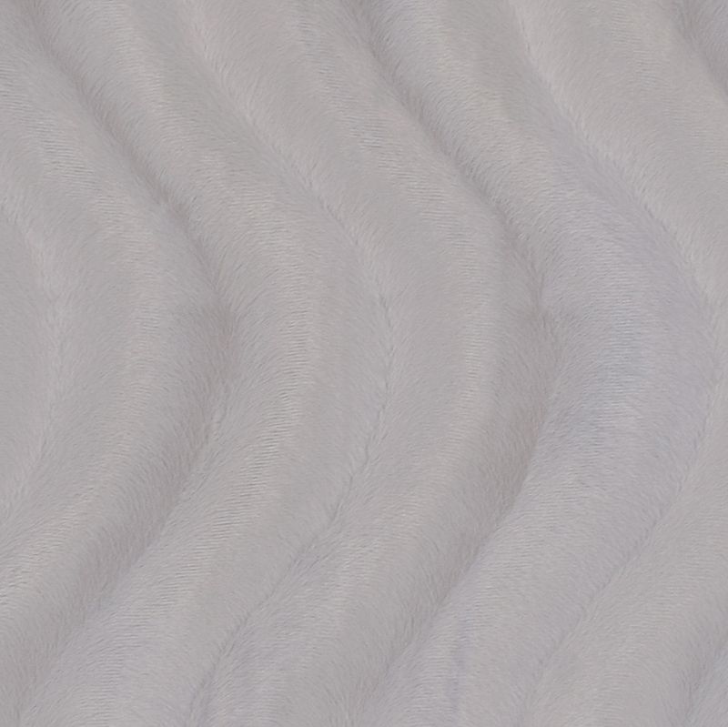 Ljusgrått velboa tyg med kort päls och vågigt mönster.