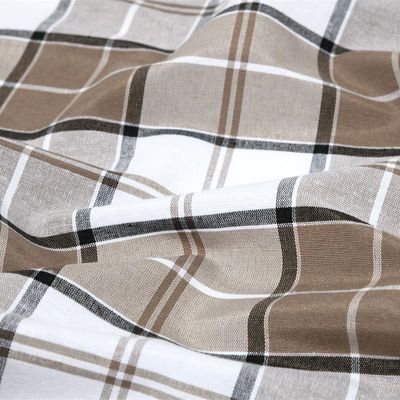 rutigt tyg i beige, brunt och svart, perfekt för inredning.