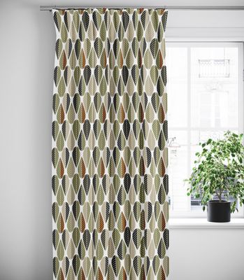 Blader grön-beige multibandslängder med ett blomstrande mönster- nordisktextil.se