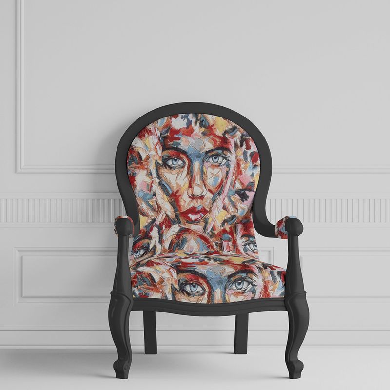 Klassisk stol omklädd med Muse möbeltyg, abstrakt mångfärgat ansiktsmönster, för en unik och konstnärlig inredningsaccent i hemmet.