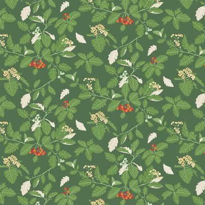 Detaljerat mönster av oxelblad, röda bär och blomklasar på en skogsgrön bakgrund i en tät och jämn upprepning. Bordsduk.