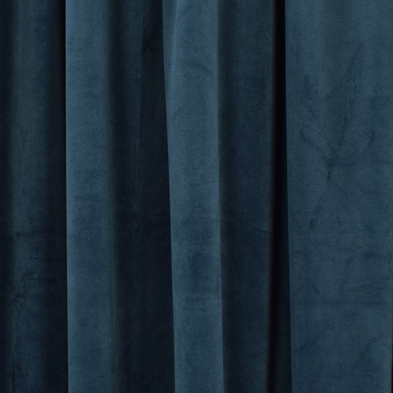 Anna mörkblå sammet metervara följa trenden att inreda ett barnrum med vimplar och gardiner, vardagsrum med härliga soffkuddar och sittpuffar eller varför inte sänggaveln i det egna sovrummet.