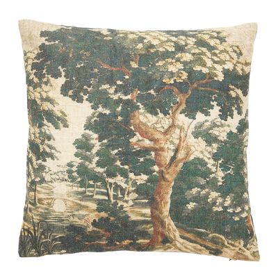 Landscape kuddfodral 45x45 cm med måleriskt skogsmotiv med stora träd i dämpade gröna, beige och bruna naturtoner.