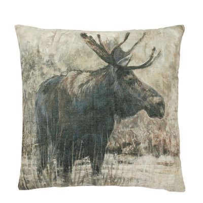 Elka kuddfodral 45x45 cm med stämningsfullt älgmotiv i dämpade beige, bruna och mörka naturtoner.