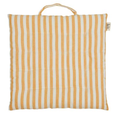 Gul- och vitrandig sittdyna 38x38 cm med handtag fotograferad mot vit bakgrund