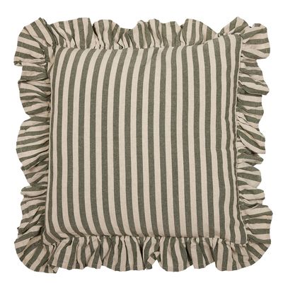 Svea beige och grön randigt kuddfodral med volang från Fondaco, smala mörkgröna, beige och ljusa ränder med volang