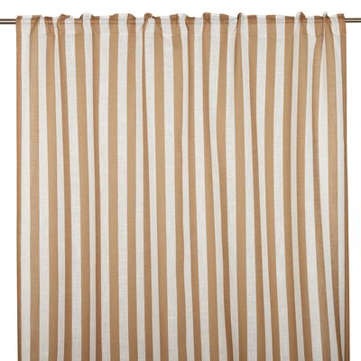 Disa havre gardin med 3 cm breda vertikala ränder i havre och vitt, upphängd i mjuka veck.
