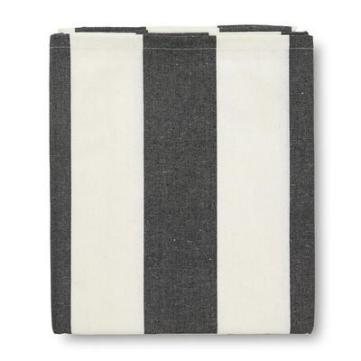 Randig bordsduk med breda ränder i svart och vitt – Striato.