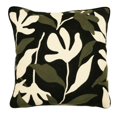 Belinda kuddfodral 45x45 cm med botanisk brodyr i creme och olivgrönt på svart botten.