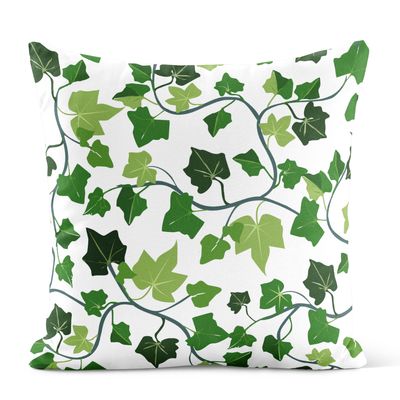 Murgröna grön kuddfodral 47x47cm med slingrande murgröna och blad i olika gröna nyanser på vit botten.