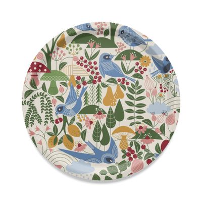 Fågel blå multi rund bricka Ø31 cm med blå fåglar, gröna blad, blommor, bär, svampar och frukter på ljus botten