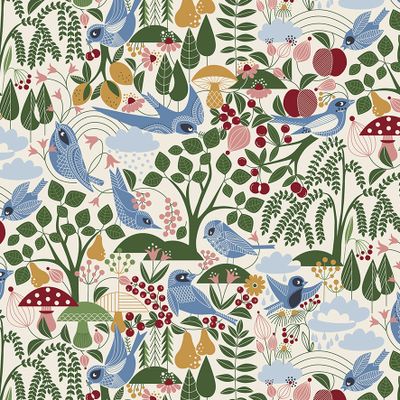 Närbild på Fågel blå-ljusblå gardintyg från Arvidssons Textil med blå fåglar, träd, blad, bär, blommor och svampar.