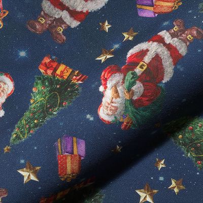 Närbild på tygstruktur och tryck med tomte, gran och julklappar i Classic Santa-mönster
