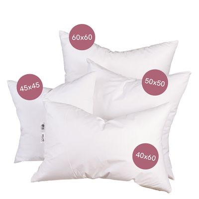 Vita innerkuddar med storlekarna 40x60, 45x45, 50x50, 60x60 och 40x60 cm samlade i en bild