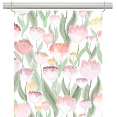 Panelgardiner med blomstermönster i rosa, aprikos och ljusa toner med gröna blad