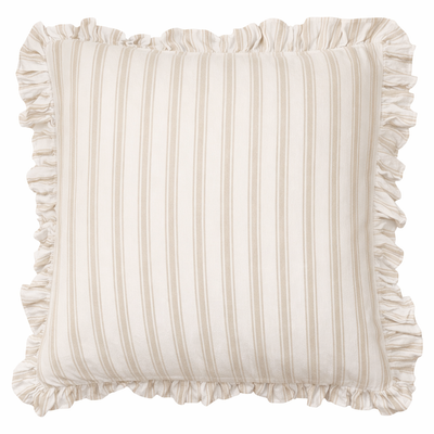 Beigevitrandigt kuddfodral i enzymtvättad bomull med dekorativ volang runt om