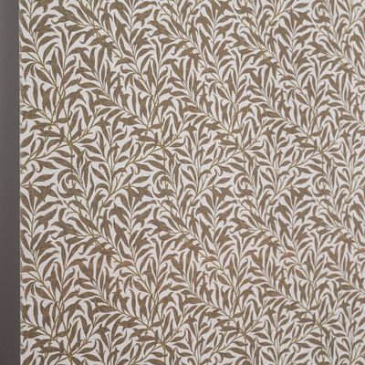 Närbild av vävd struktur med bruna blad på gråbeige bakgrund