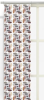 Fina fisken rost panelgardiner som hänger i fönster och ger ett lekfullt uttryck