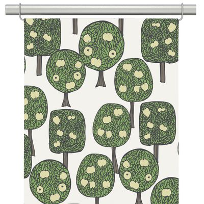 Panelgardiner med härligt mönster av gröna äppelträd på en offwhite botten.