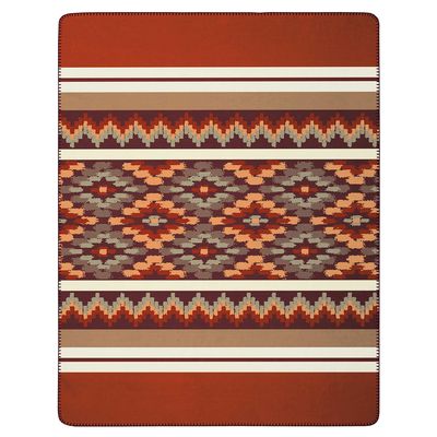 Nomad Spirit filt med blockränder och etnoinspirerat geometriskt mönster i rostrött, vinrött, brunt, beige och ecru.