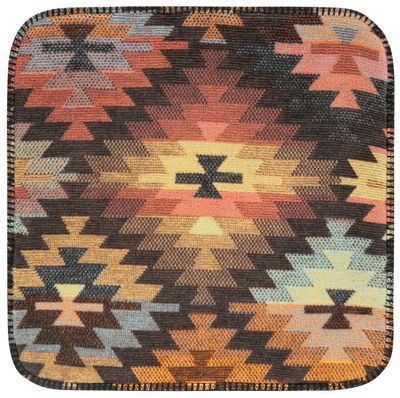 Närbild av vävt mönster i varma färger på mörk botten