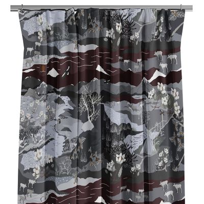 Mönstrade gardiner med natur mönster fjällvandring i den nya färgställningen grå-vinröd