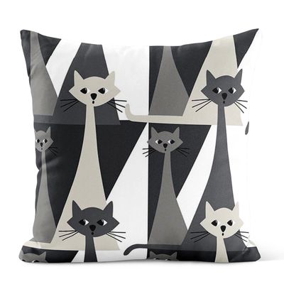 Kuddfodral i vitt och grått med retro katter från Arvidssons textil