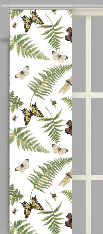 Vita panelgardiner med stora gröna stensöta blad och fjärilar och humlor