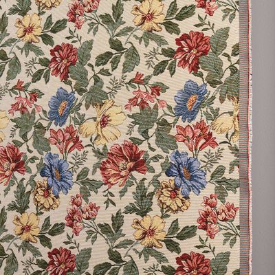 Gobelängtyg Marujita beige med stort blommotiv i rött, blått och grönt