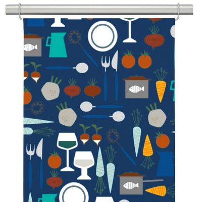 Panelgardiner Dinner marinblå med köksredskap och grönsaker - nordisktextil.se