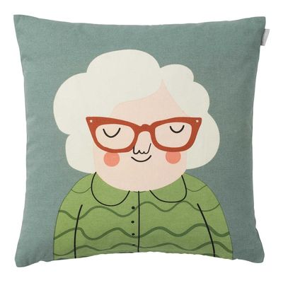 Elsa kuddfodral från Spira, OEKO-TEX® 100% bomull, 50 cm, grå med karikatyr av dam i grönt och glasögon.