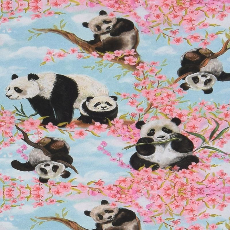 Trikåtyg med pandor, bambu och rosa blommor.