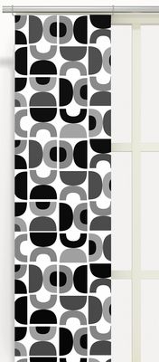 Modernt 2-pack panelgardiner i grå och svart med ett unikt spiralmönster från designern Björk Forth, tillverkade i Spanien.