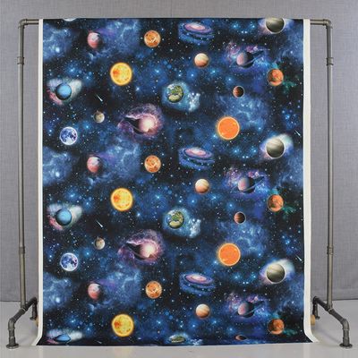 Galax Tyg – Ett Färgsprakande Universum av Planeter och Stjärnor