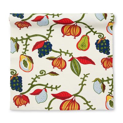 Melora röd löpare 35x120 cm med slingrande gröna rankor, röda frökapslar och blå bär på ljus botten.