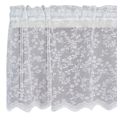 Offwhite spetsgardin med blommigt mönster och vågig nederkant i klassisk design