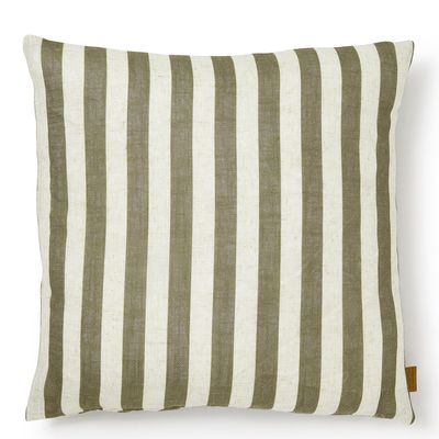Randigt kuddfodral i grönt och natur med breda vertikala ränder, 50x50 cm.