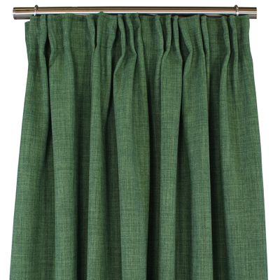 Enfärgade gröna gardiner med fin struktur