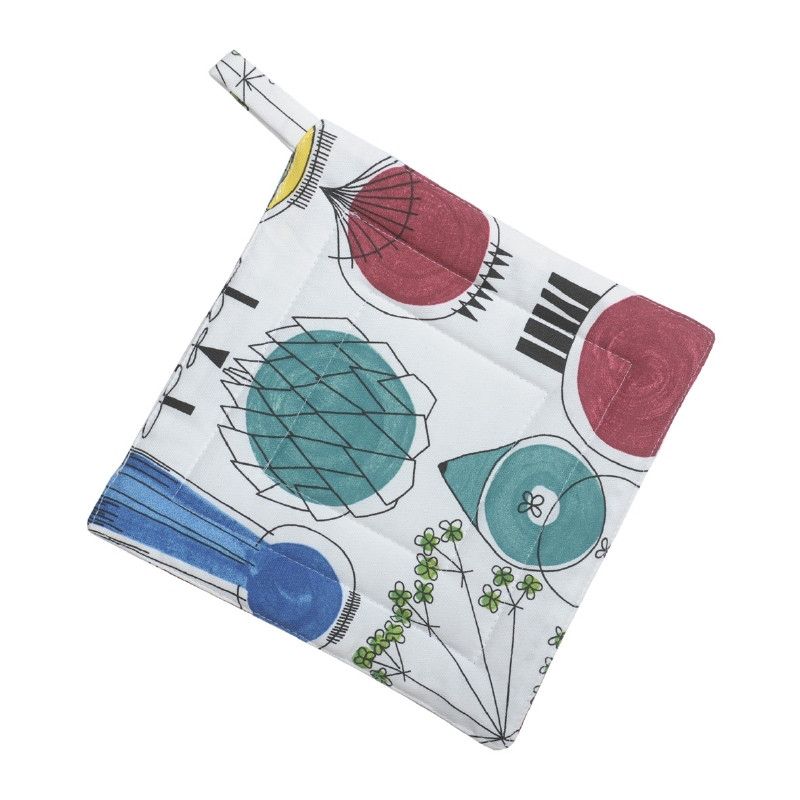 Picknick grytlapp sydd i tyg design av Marianne Westman från Almedahls textil.