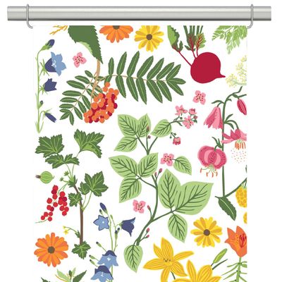 Alt-text: "Hedemora vit panelgardiner, 2-pack, prydda med ett färgglatt Edholm Ullenius-designat mönster av blommor, grönsaker och bär på vit bakgrund.