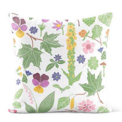 Kuddfodral med flerfärgat blommönster met tryck som liknar som liknar broderi