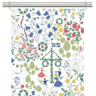 Vit panelgardin med midsommardans, barn som dansar runt midsommarstången och ett detaljrikt blomstermönster.