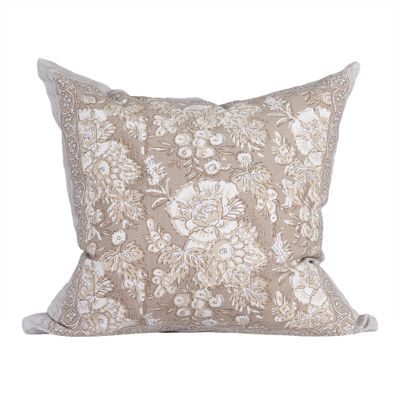 Beige kuddfodral Sonia i 100 procent bomull med blommönster och dekorativ bård
