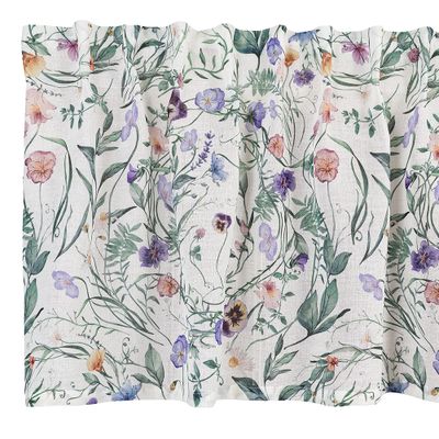 Närbild på Viola offwhite gardinkappa med violmotiv i lila, aprikos och grönt mot ljus bakgrund