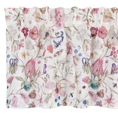 Närbild på Alma offwhite gardinkappa med blommor, blad och fjärilar i akvarellstil på ljus botten