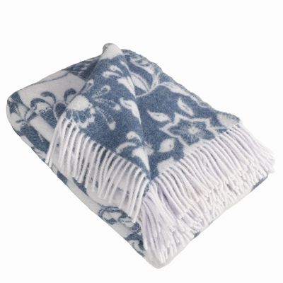 Ullpläd i blått med dalahästar och dekorativa fransar