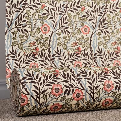 Sweet Flower bomullstyg på rulle med klassiskt blommönster