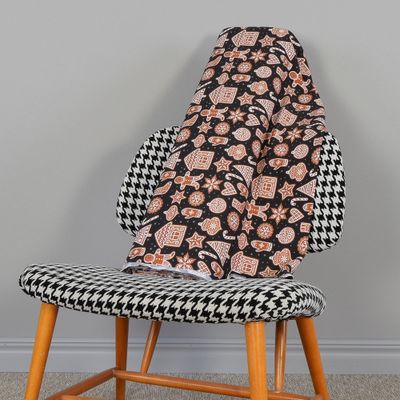 Pepparkaka svart trikåtyg med pepparkakor - nordisktextil.se