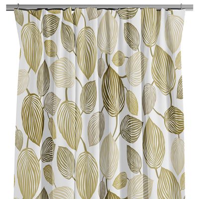Lyckans Blad olivgröna gardiner med bladmönster i olivgrönt och beige på ljus botten